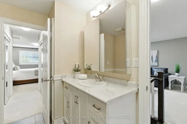 Additional image 27 of 4 Burgundy Grve