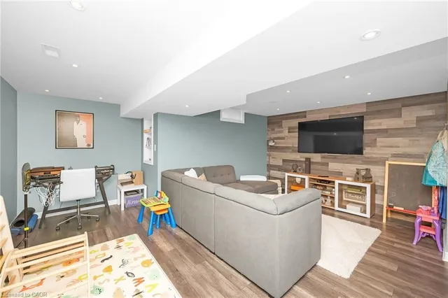 Additional image 32 of 69 Escarpment Dr