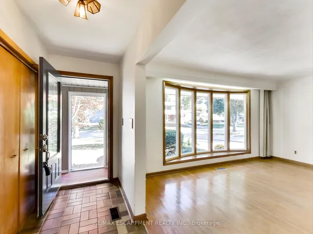 Additional image 8 of 558 Parkside Cres