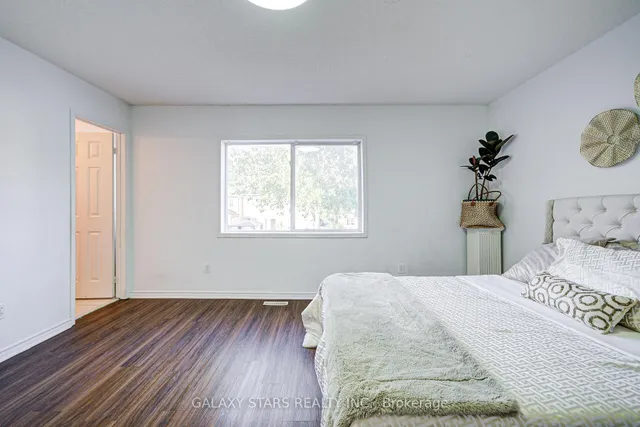 Additional image 27 of 1049 Kennedy Circ