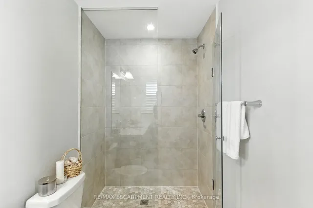 Additional image 24 of 15 Robarts Dr