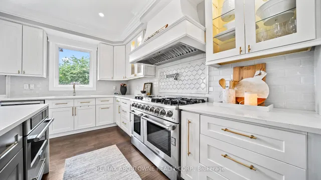 Additional image 13 of 11 John Murray St