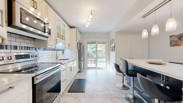 Additional image 7 of 6 Albany Ave