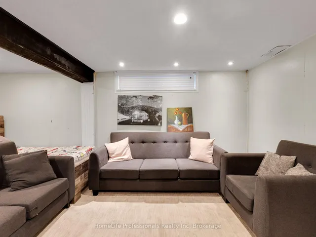 Additional image 37 of 40 Yeoville Crt