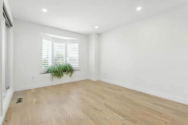 Additional image 22 of 5090 FAIRVIEW St Unit 48