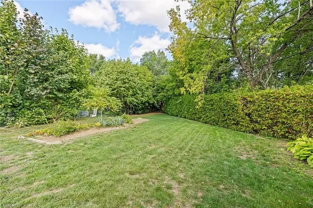 Additional image 30 of 142 Fernwood Cres