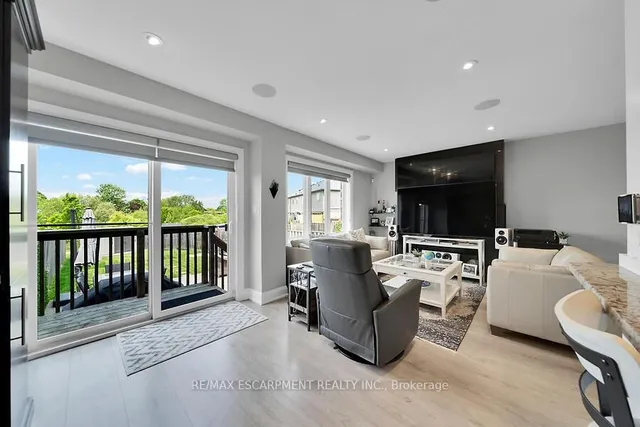 Additional image 24 of 123 WESTBANK Tr