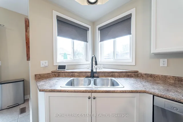 Additional image 17 of 120 Sundial Cres