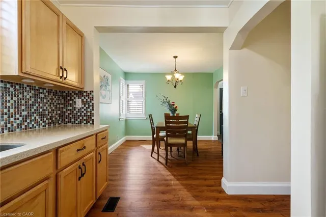 Additional image 20 of 3 Montrose Ave