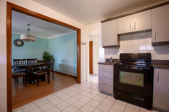 Additional image 11 of 118 Julian Ave