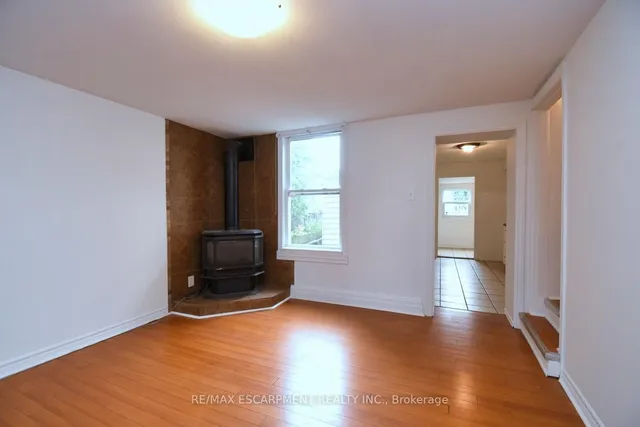 Additional image 11 of 122 Evans St