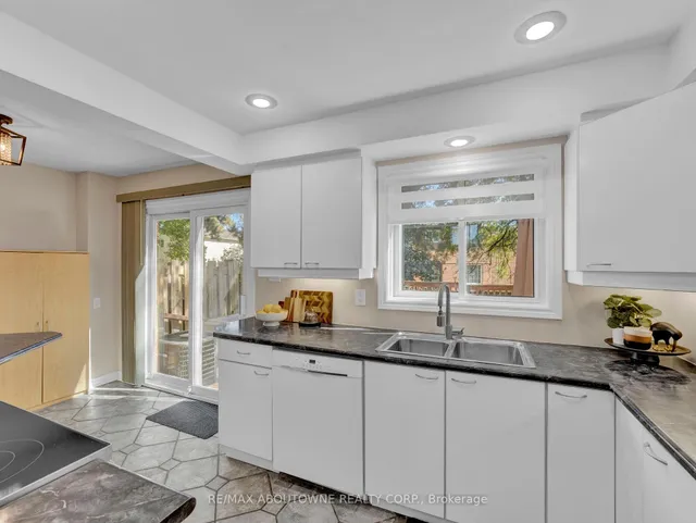 Additional image 16 of 371 Bronte St Unit 3