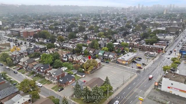 Additional image 34 of 154 Melrose Ave