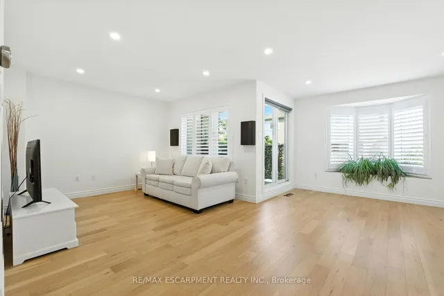 Additional image 18 of 5090 FAIRVIEW St Unit 48