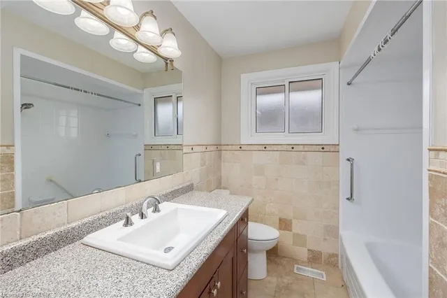 Additional image 38 of 60 Champlain Ave Unit Main Floor