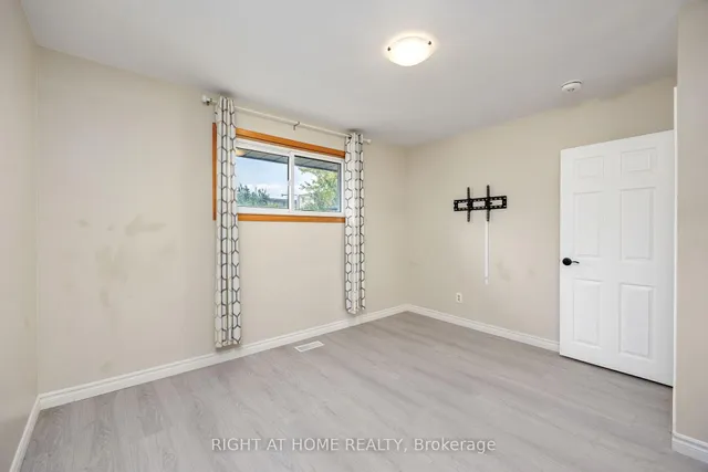 Additional image 32 of 60 Champlain Ave