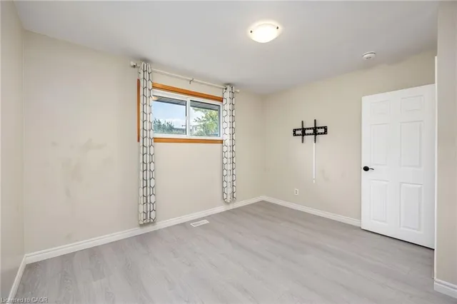 Additional image 40 of 60 Champlain Ave Unit Main Floor