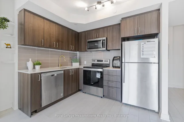 Additional image 7 of 8010 Derry Rd Unit TH 107