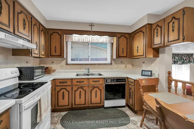 Additional image 17 of 65 Ellington Ave