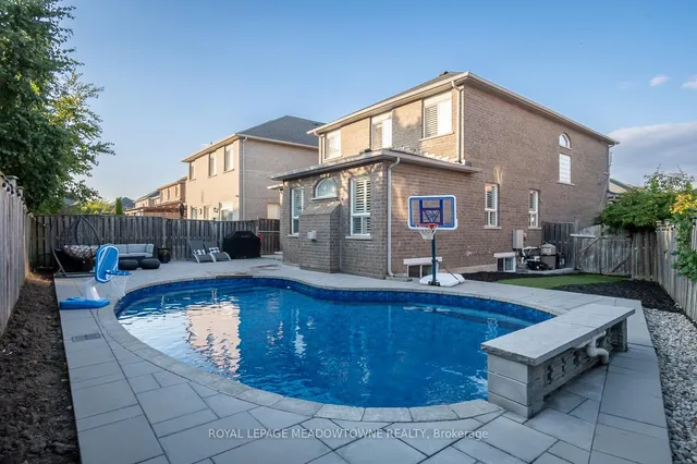 Additional image 32 of 371 Alexander Cres