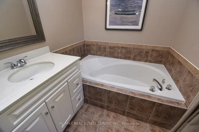 Additional image 28 of 35 Eringate Dr