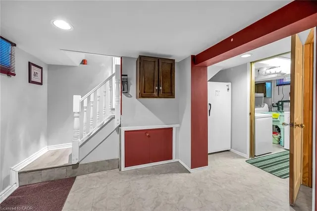 Additional image 38 of 27 Paradise Rd