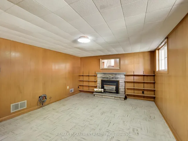 Additional image 33 of 558 Parkside Cres