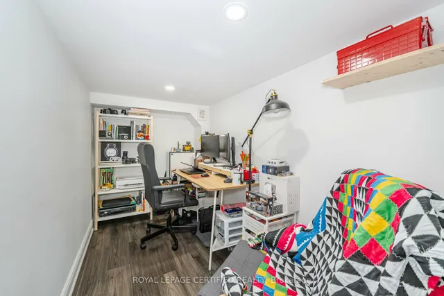 Additional image 36 of 335 Bessborough Dr