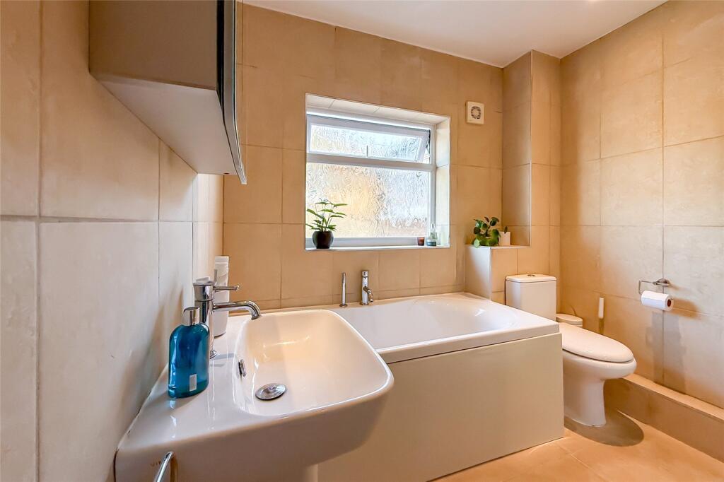 Additional image 10 of Bloomfield Road, Harpenden, Hertfordshire, AL5