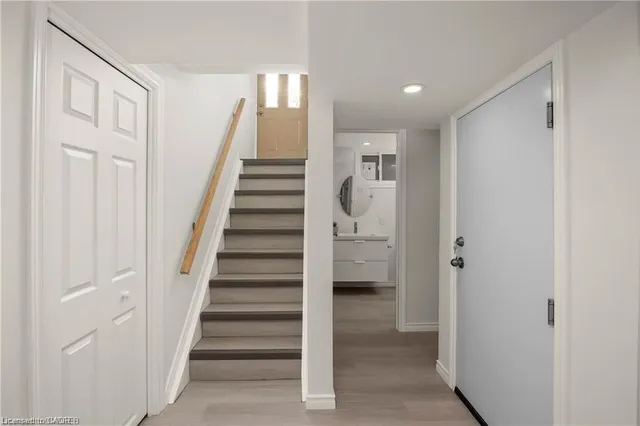 Additional image 30 of 60 Champlain Ave Unit Main Floor