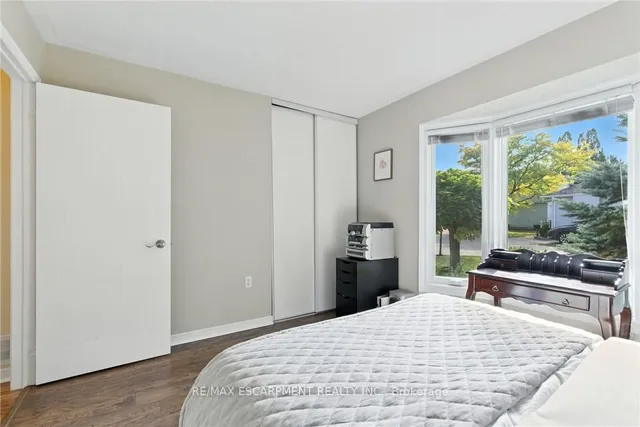 Additional image 23 of 360 Silverbirch Blvd