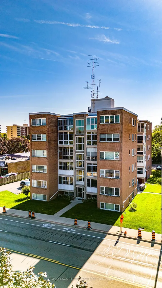 Additional image 2 of 824 Brant St Unit 8