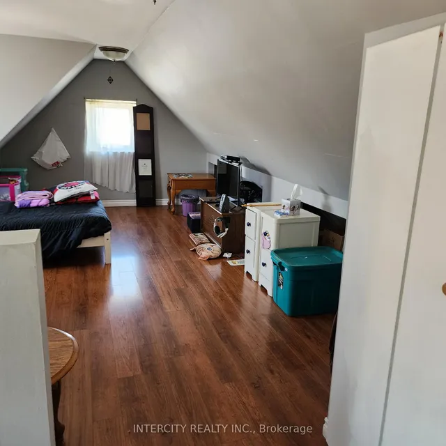 Additional image 16 of 70 Mayflower Ave