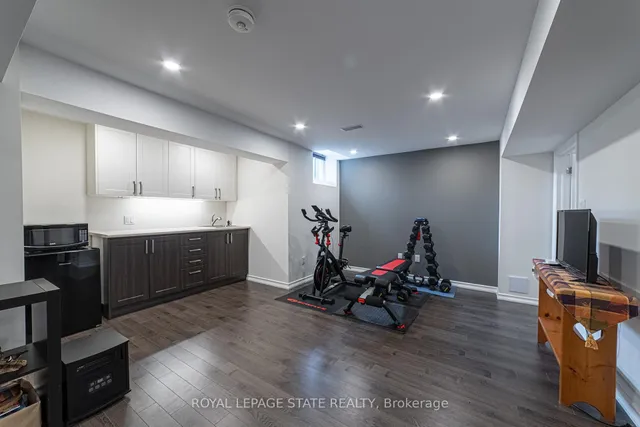 Additional image 40 of 120 Sundial Cres