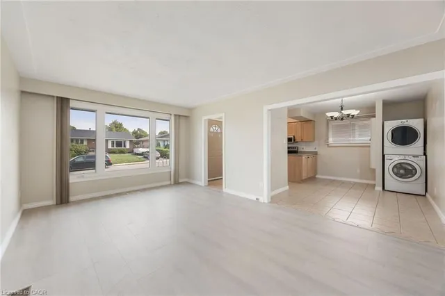 Additional image 31 of 60 Champlain Ave Unit Main Floor