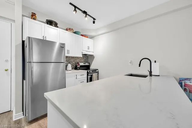 Additional image 13 of 141 Catharine St Unit 102