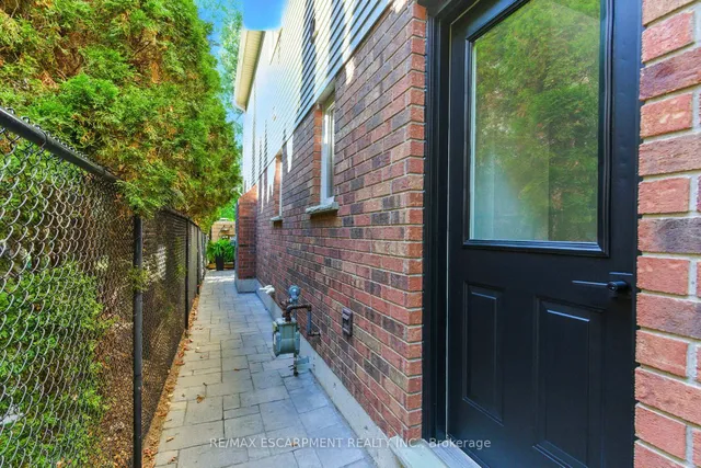 Additional image 38 of 587 Sandcherry Dr