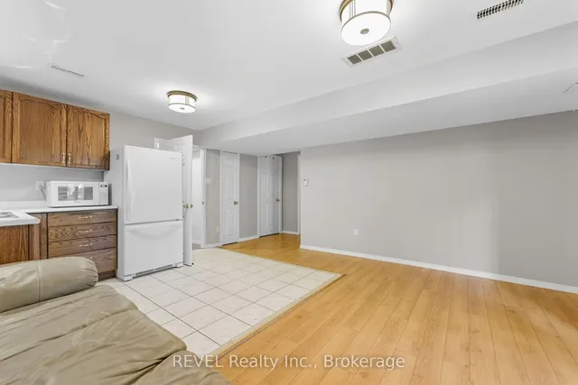 Additional image 32 of 11 Supreme Dr