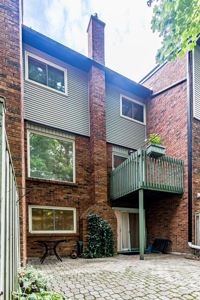 Additional image 27 of 1556 Kerns Rd Unit 3