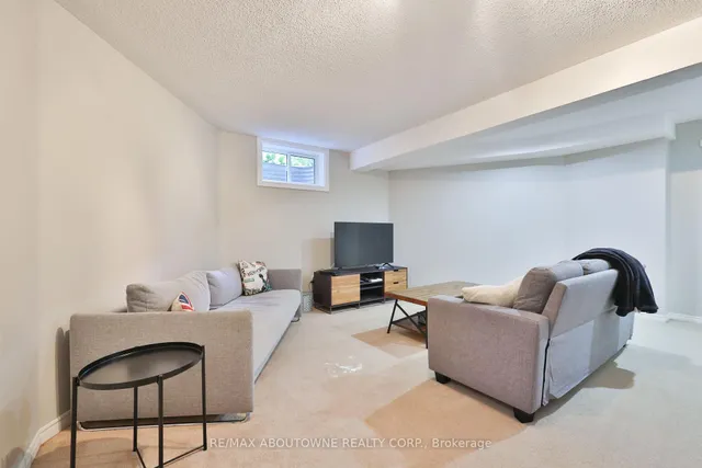 Additional image 34 of 206 Rossmore Blvd