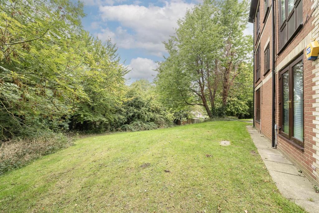 Additional image 9 of White Hedge Drive, St Albans