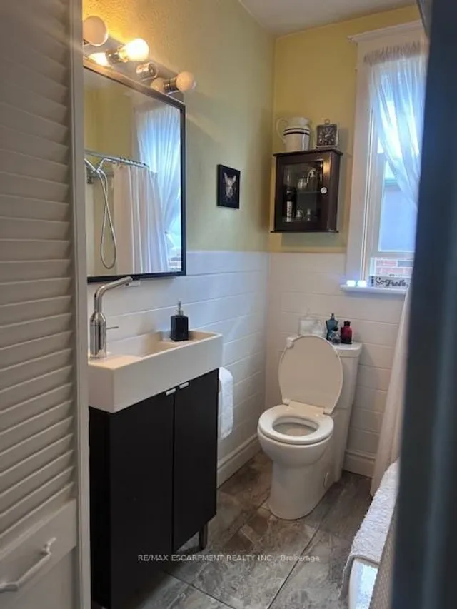 Additional image 21 of 84 Barons Ave