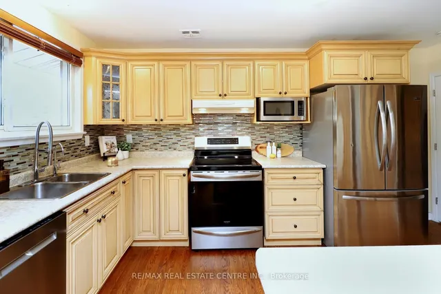 Additional image 17 of 345 Maplewood Cres