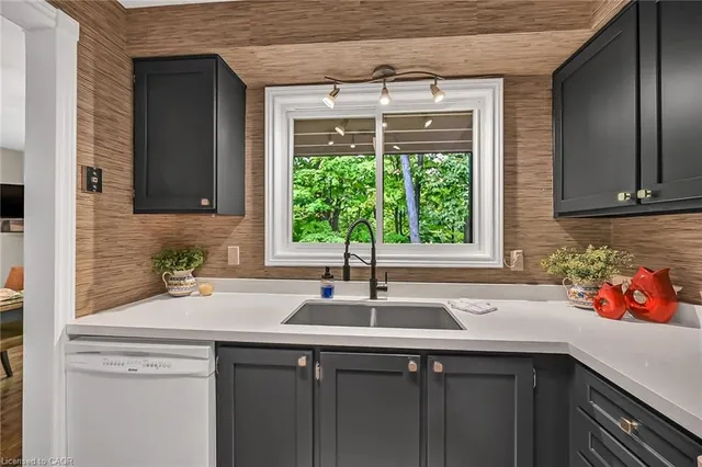 Additional image 15 of 1560 Kerns Rd Unit 7