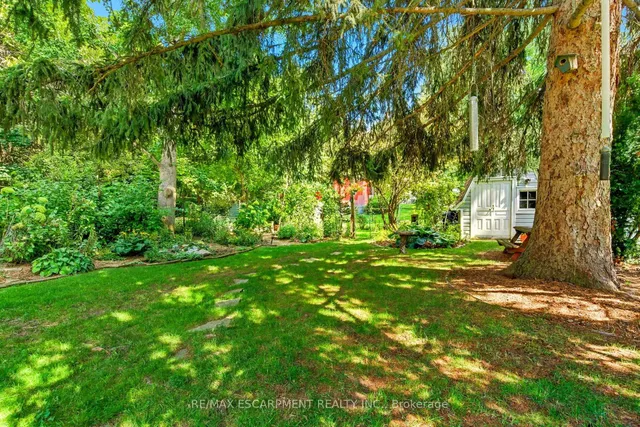 Additional image 36 of 33 Broadway Ave