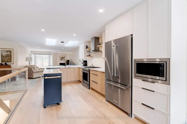 Additional image 16 of 5255 Lakeshore Rd Unit 57