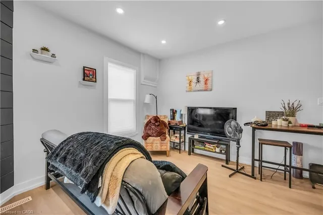 Additional image 16 of 262 Robert St