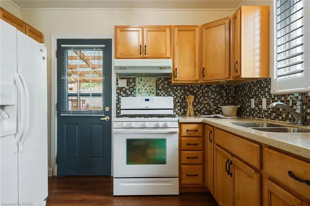 Additional image 17 of 3 Montrose Ave