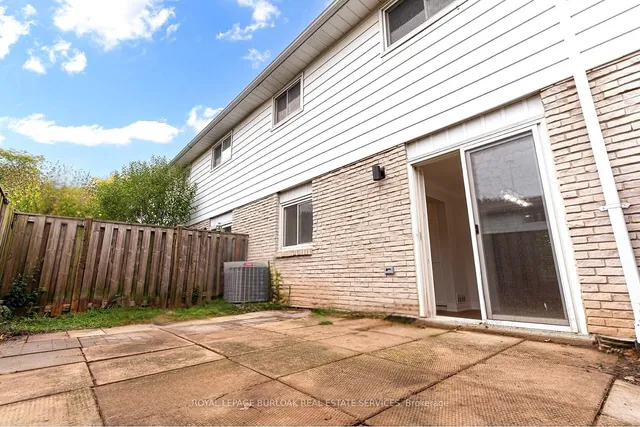 Additional image 23 of 5475 Lakeshore Rd Unit 4