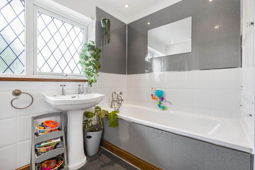 Additional image 15 of Puttocks Drive, Welham Green